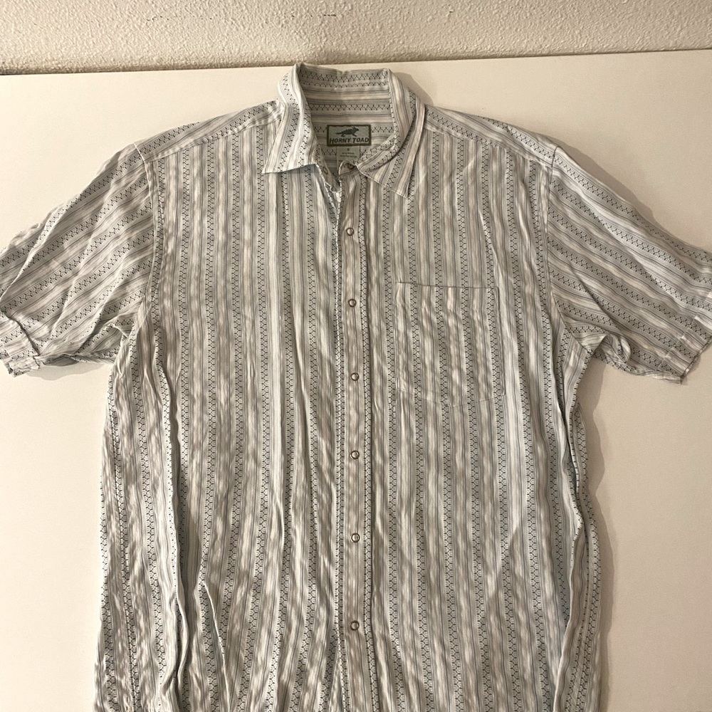 Hornytoad, Designer shirt, size small snaps